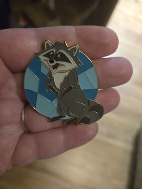 Disney Boxlunch Meeko Pin